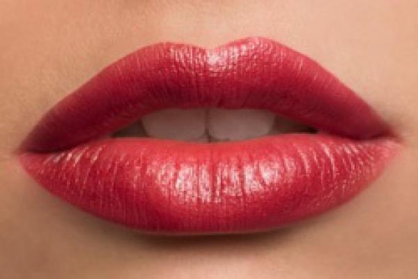 beauty - Full-lips - volledig inkleuren vd lippen
